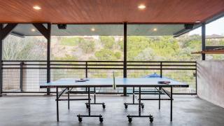 Luxury w Lake View Pool Hot Tub Fire Pit Ping Pong Barton by AvantStay - Austin - 5