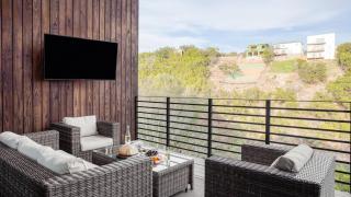 Luxury w Lake View Pool Hot Tub Fire Pit Ping Pong Barton by AvantStay - 4