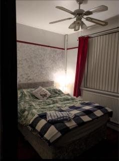 Close to City Center Bungalow walking distance to The Highcross, Abbey Park & Leicester City Long & Short Stays entire apartment with off road parking LE4 - 8