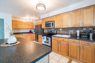 1BR Steps to Beach and Community Pool - 8