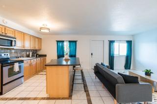 1BR Steps to Beach and Community Pool - 3