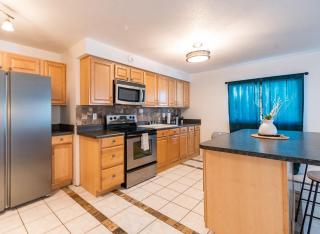 1BR Steps to Beach and Community Pool - 1