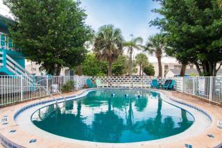 Coastal Living Steps From Beach w Community Pool - 6