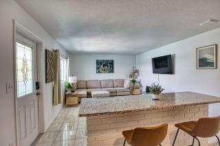 Coastal Living Steps From Beach w Community Pool - 3