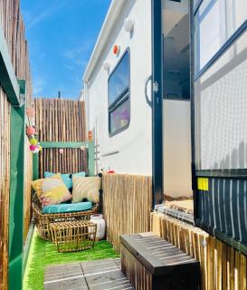 Good Vibes Hidden Oasis - 0