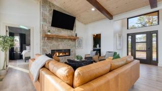 Modern Smoky Mountain Stay With Two Decks Plunge Pool Game Room Overlook Lodge by AvantStay - 4