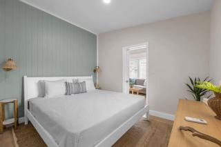 Steps to Beach King Bed Parking Pet-Friendly - 8