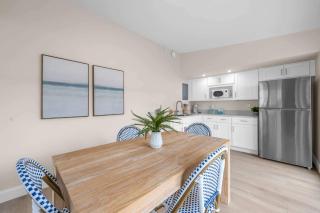 Steps to Beach King Bed Parking Pet-Friendly - 3