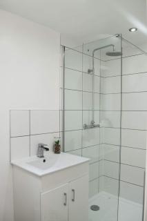 Convenient city centre location - 5