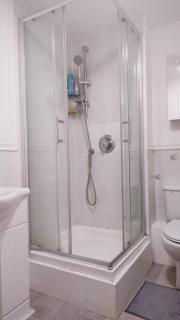 Cosy 2 bed 2 bath close to the station - 0