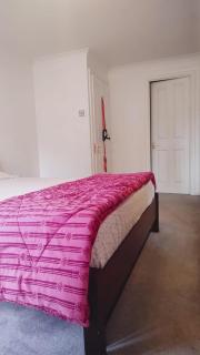 Cosy 2 bed 2 bath close to the station - 6