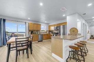 3br-3ba Oceanfront Paradise Upstairs Duplex - 3