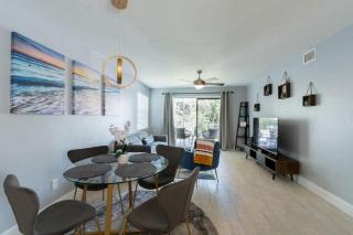 Updated Luxury Condo Close to Beach-Island Club - 6