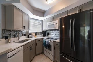 Updated Luxury Condo Close to Beach-Island Club - 5