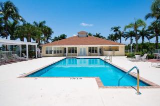 Updated Luxury Condo Close to Beach-Island Club - 4