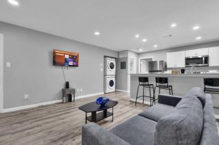 Bright 1BR Condo close to Food and Entertainment - 8