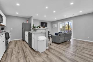 Bright 2BR Condo Near Restaurants and Entertainment - 2