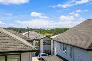 Spacious Home - 2 Lounges, Gym - Deck near Manukau - 3