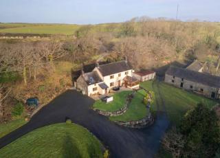 Country farm house - 0