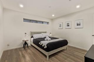 Remodeled 2BR Central PHX Gem with Free Parking - 3