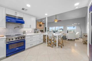 Luxury Waterfront Pool Home-5BD 5BA - 5