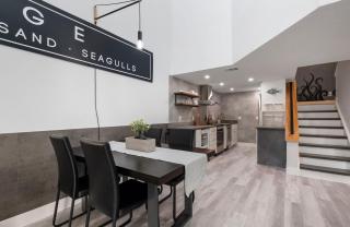 Stylish Modern 2 Bed 2Bath Loft at Royal Mansions - 5