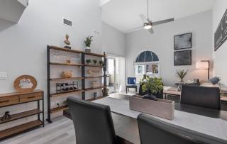 Stylish Modern 2 Bed 2Bath Loft at Royal Mansions - 2