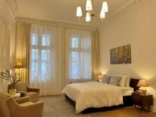 KuDAMM Charming Old Home,5-9ppl,Family Friendly,Wifi,Savignyplatz - 9