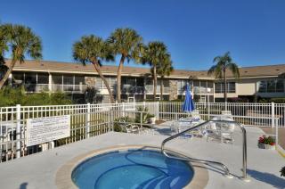 King Bed - Walk to St. Armand's Circle and Lido Beach in Minutes! - 9