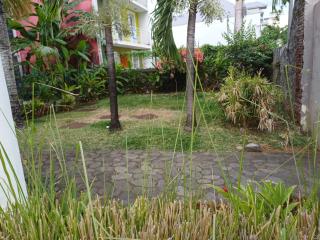 Très grand cocoon au centre-ville de Saint-Denis à l'Ile de La Reunion - Accueille jusqu'à 5 personnes - Avec un balcon et un patio - Au 3ème et dernier étage avec ascenseur - Sans vis à vis - 2