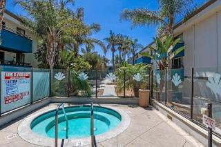 Modern West LA Studio with Pool, Gym & Parking - 8