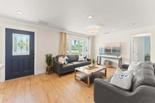 Canal Front Paradise 4BR w Private Dock - 9