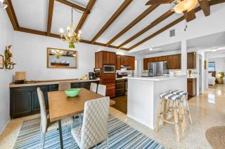 Beachside Paradise Game Room & Pool Oasis - 9