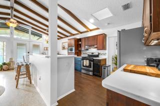 Beachside Paradise Game Room & Pool Oasis - 3