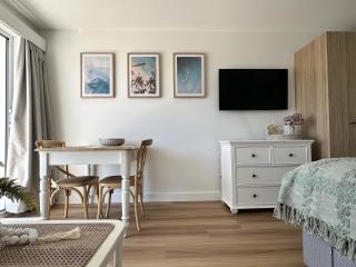 Beachfront Studio Fabulous Location - 4