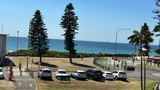 Beachfront Studio Fabulous Location - 4