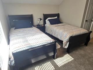 Parks & Trails • Pet Friendly • 3 Queen BR - 9