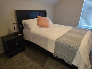 Parks & Trails • Pet Friendly • 3 Queen BR - 6