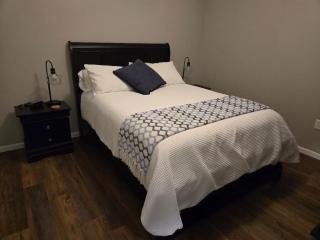 Parks & Trails • Pet Friendly • 3 Queen BR - 3