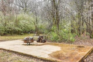 Hunters Hideaway in Hazen with Yard Dogs Welcome! - 8