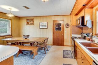 Hunters Hideaway in Hazen with Yard Dogs Welcome! - 3