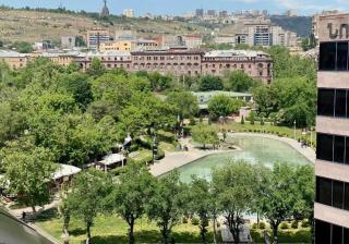 Exclusive North Avenue 2-Bedroom Apartment in the Heart of Yerevan with Balcony & City Views - Erevan - 2