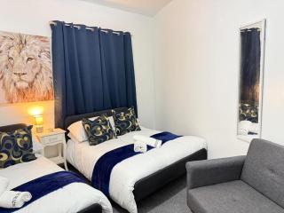 County House - 5 Bedroom Deluxe Apartment - 5