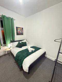 County House - 5 Bedroom Deluxe Apartment - 2