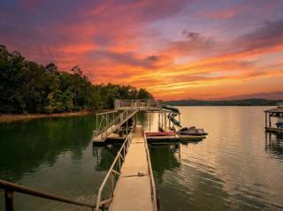Medley Sunset Cove - Lake Blue Ridge Cabin Rental minutes to Downtown - Blue Ridge, GA - 2