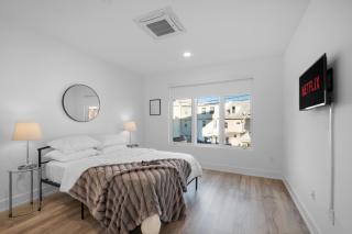 Modern 1BR Escape - Balcony Gym Wi-Fi - 7