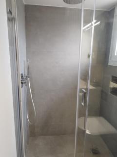 EL GRECO Penthouse in Vibrant Petralona - 4