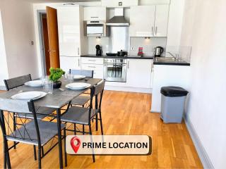 York City Centre 2 Bed Flat with Views - Steps from Christmas Market - 0