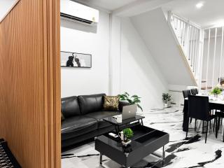 Number 31 Bangkok Family - 1