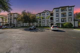 Deluxe 3 Bedroom Apartment 404 - 0